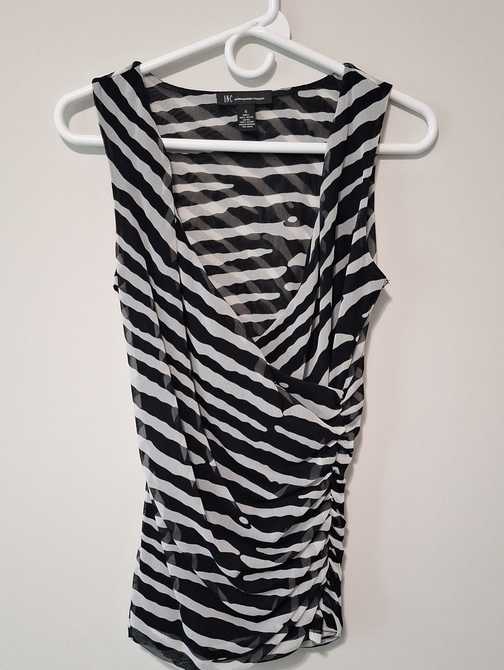 INC International Concepts Black & White Diagonal Stripe Sleeveless Wrap Tank